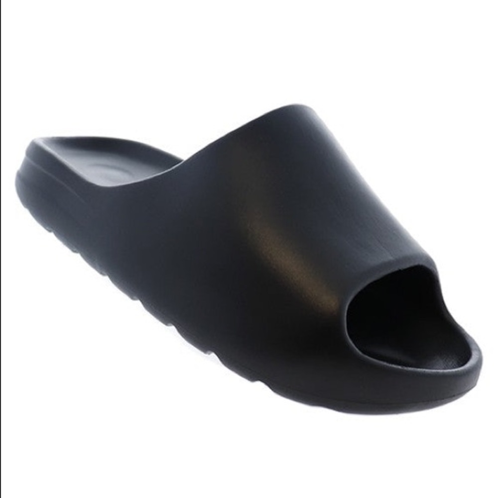 Open toe comfy slides.